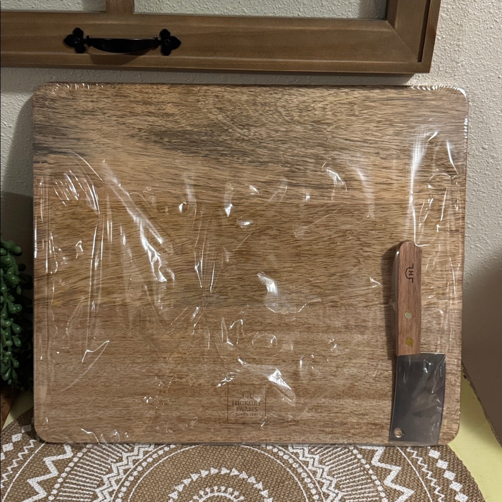 🆕 Hickory Farms Wooden Cutting Board with Knife Set
